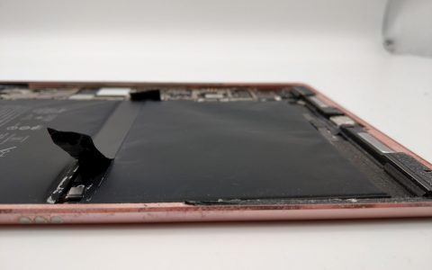 贵松松的iPadPro 电池竟然给我膨胀，屏幕也弯曲了！！ 差点iPad Pro屏幕就坏了