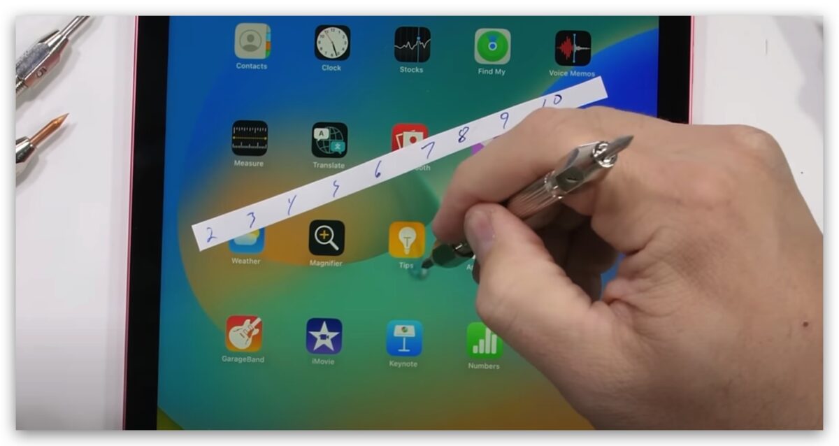 iPad 10 需要装保护壳吗？放包包容易留下刮痕吗？测试给你看 第2张