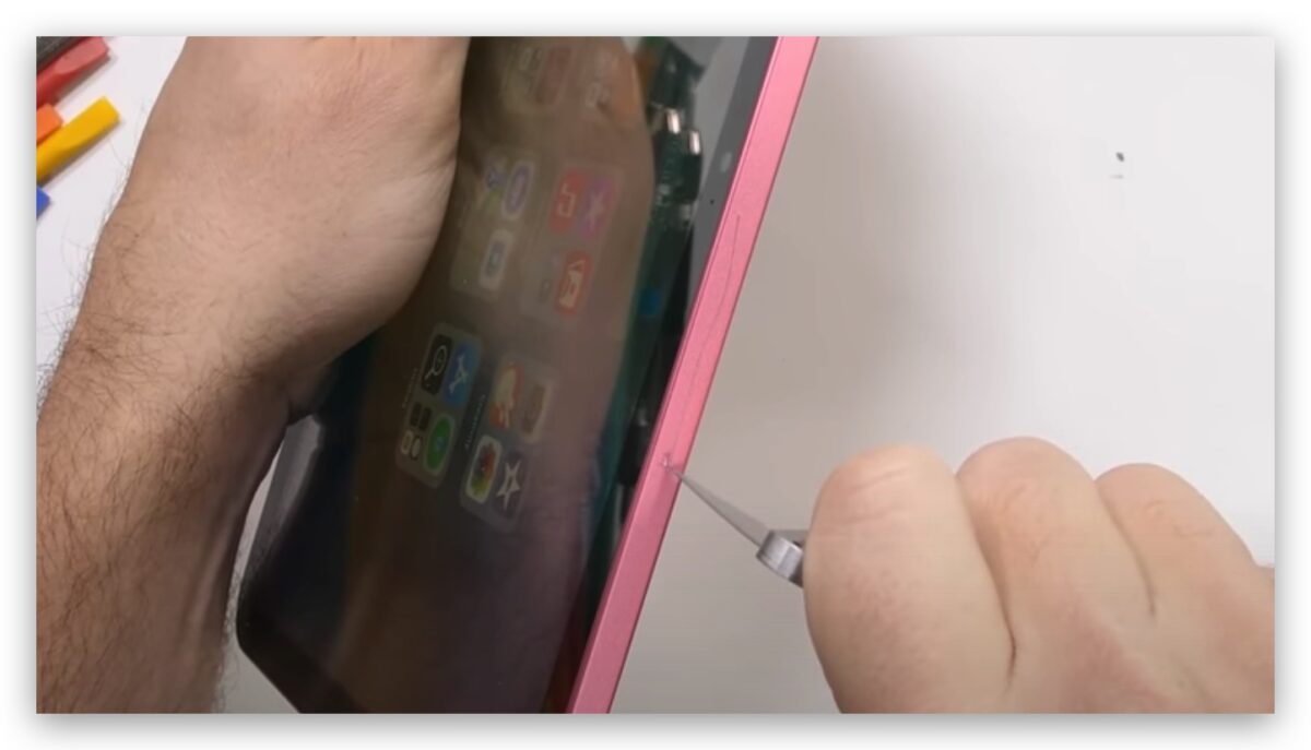 iPad 10 需要装保护壳吗？放包包容易留下刮痕吗？测试给你看 第4张