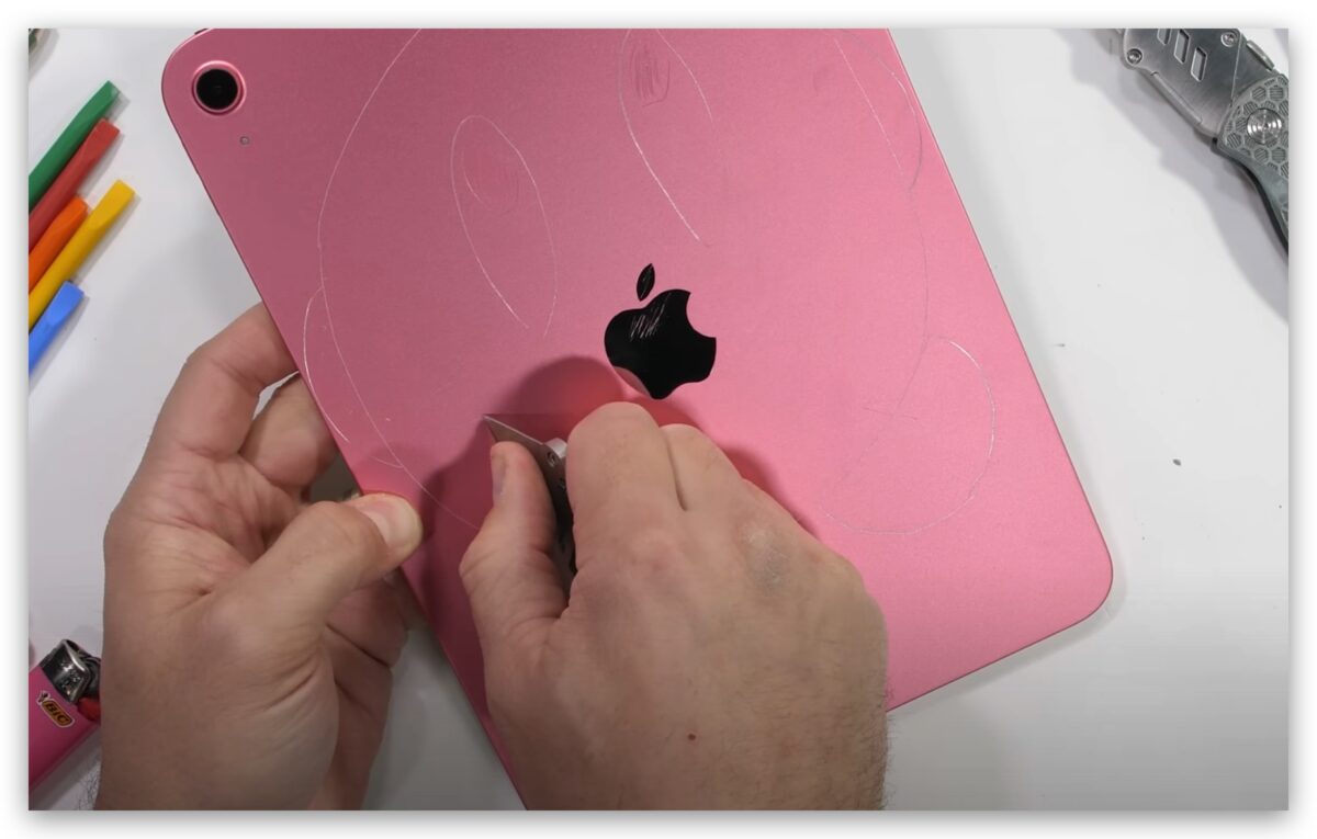 iPad 10 需要装保护壳吗？放包包容易留下刮痕吗？测试给你看 第5张
