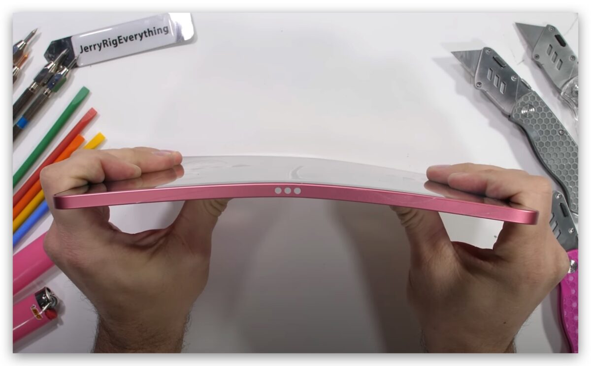 iPad 10 需要装保护壳吗？放包包容易留下刮痕吗？测试给你看 第9张