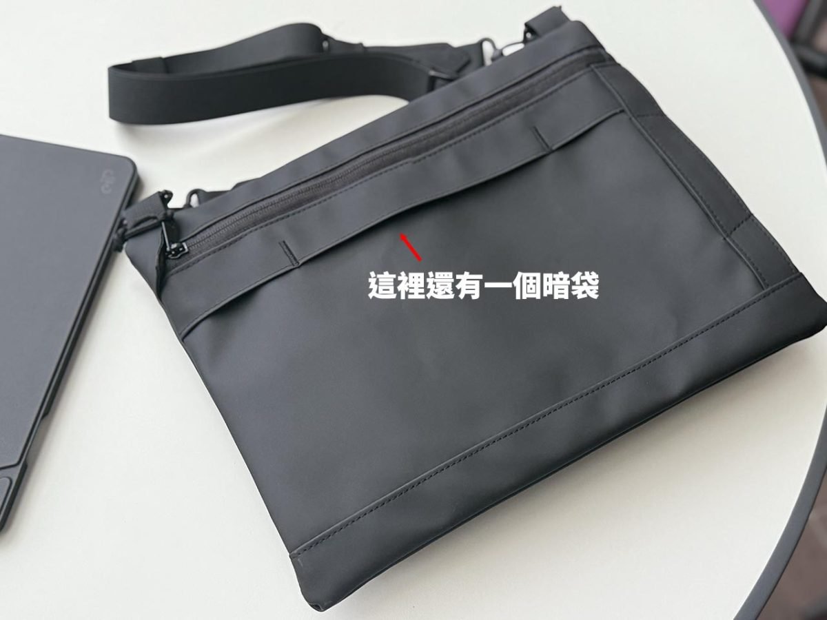 eiP 轻行防水 iPad 斜背包