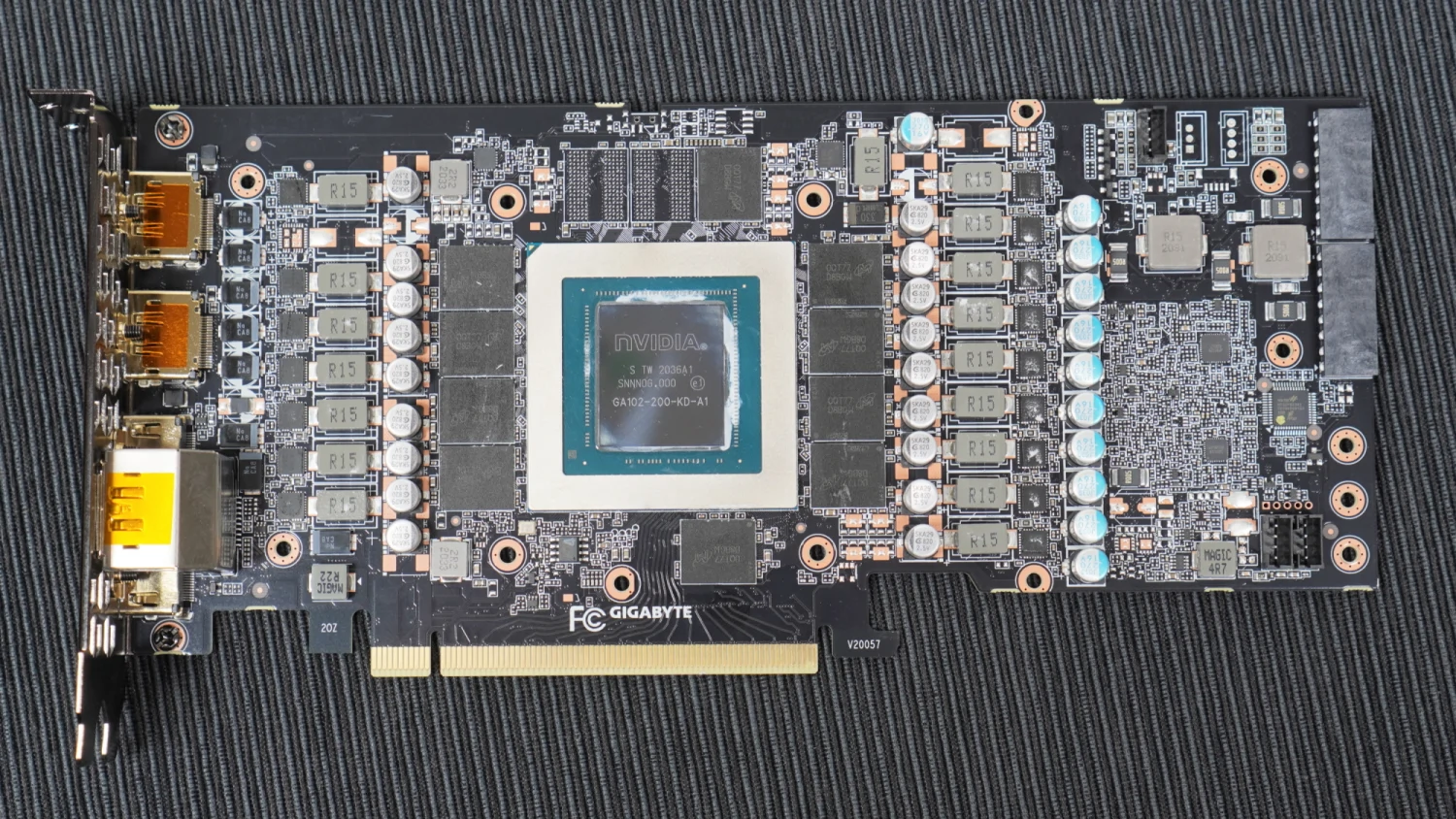 奇奇怪怪的 RTX 3080 20G！