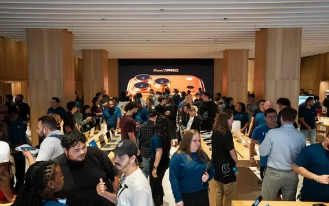 为何Apple Watch、AirPods和iPhone没涨价？ 拆解苹果冻涨策略