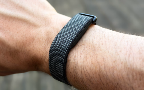 苹果穿戴式装置将全面革新?传言不同型态的Apple Watch、无萤幕健康追踪器都在评估中